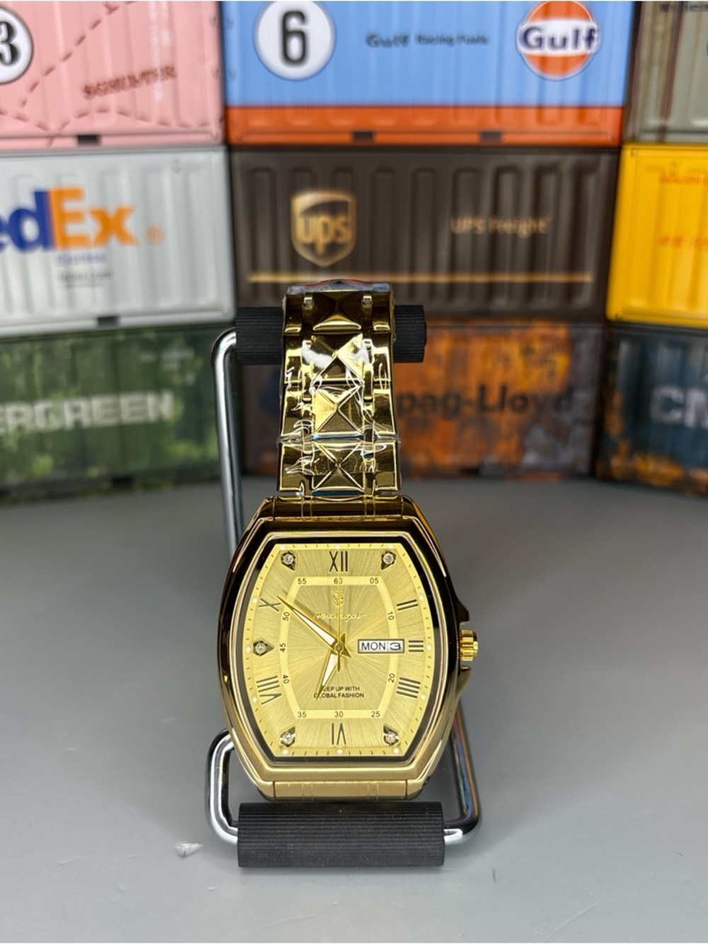 Poedagar Gold Tank Men’s Dress Watch with Day-Date Display 43mm